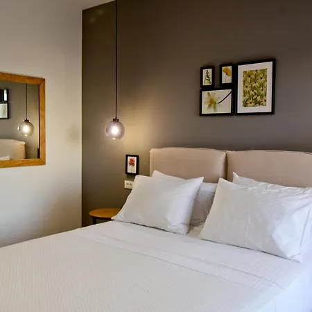 Hotel Akron *